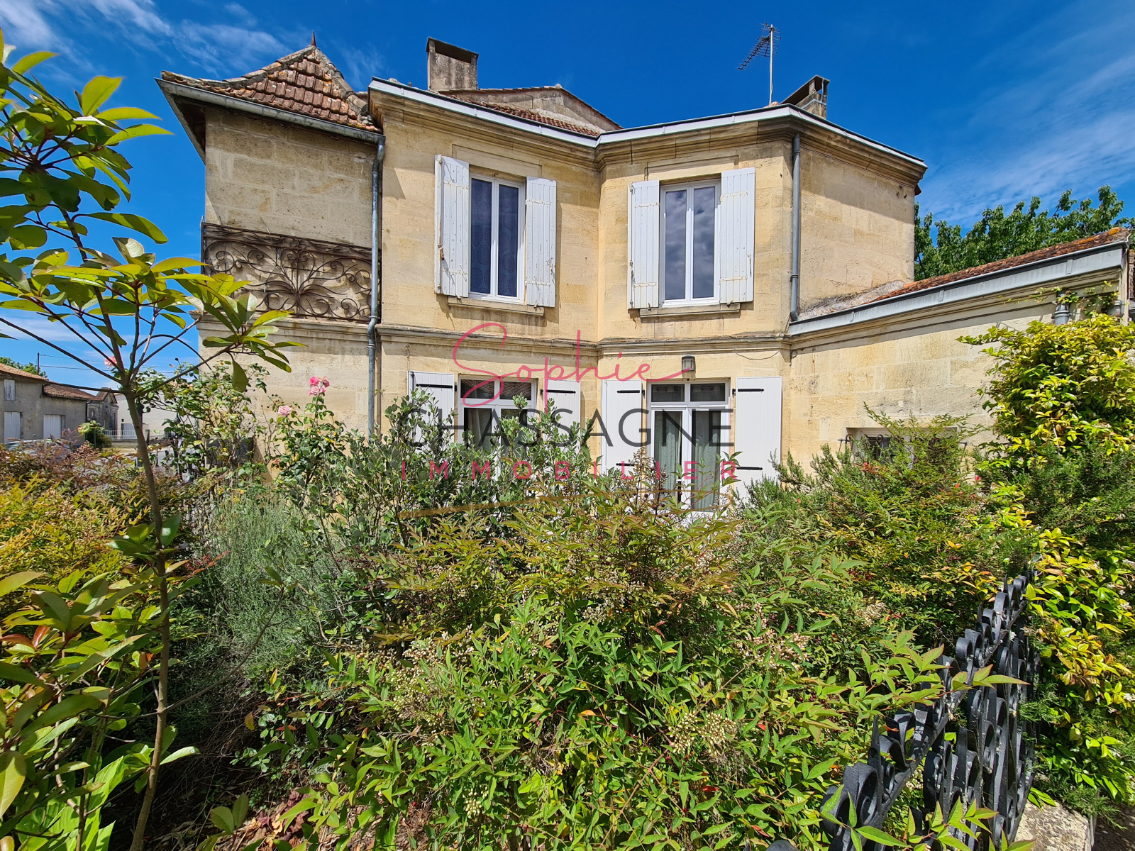 Vente St Pey d'Armens, maison en pierre 230 m² avec jardin SC Immobilier